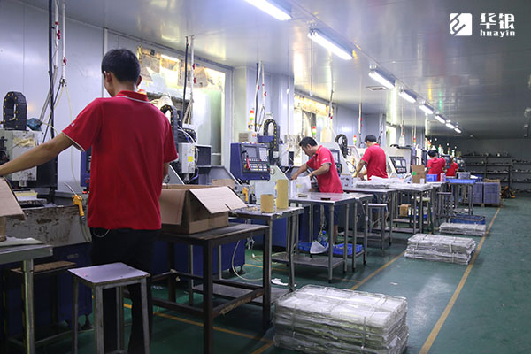 華銀壓鑄生產車間