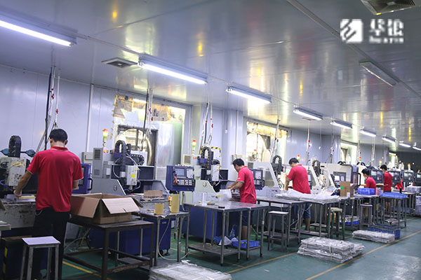 華銀鋅合金壓鑄廠車(chē)間